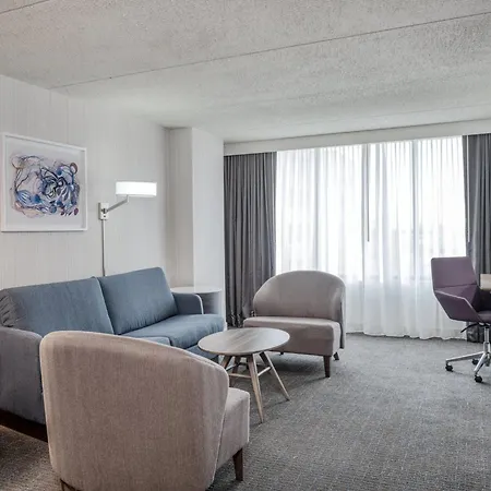 Crowne Plaza Indianapolis-Airport By Ihg-2